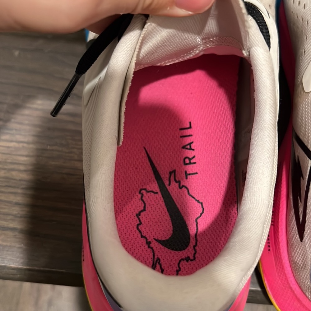 Sneakers - Picture 4 of 4
